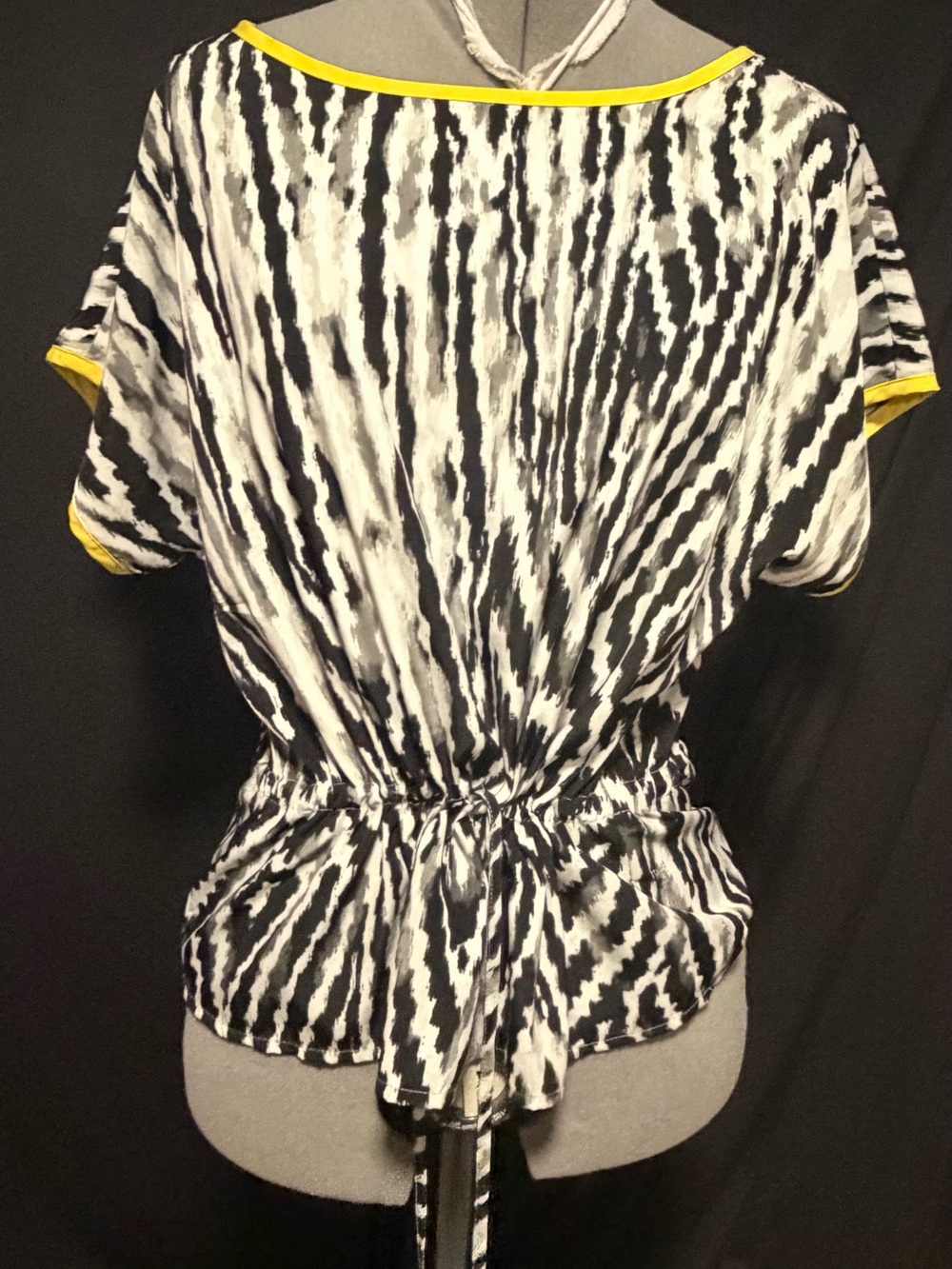 Ruby Rd Black & White Printed Top with Yellow Trim and adjustable Cinch Waist
